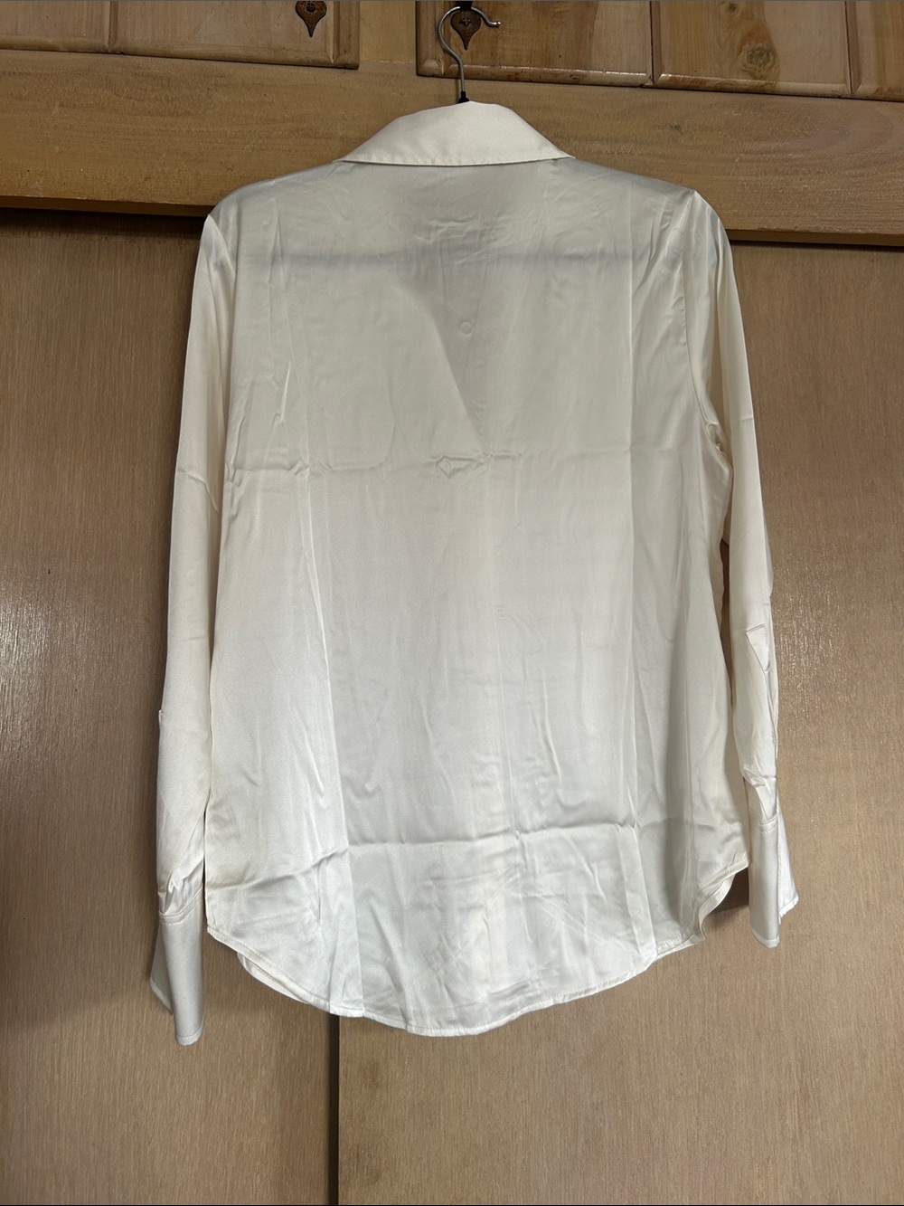 Classic H&M women’s Cream Button-Down Shirt - Picture 2 of 3